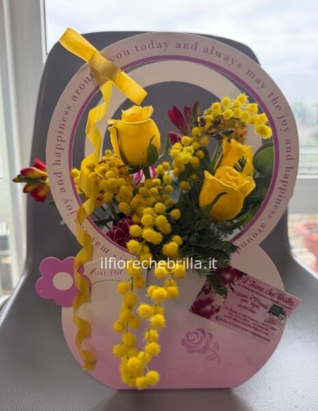 Scatola decorativa con fiori misti