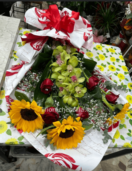 mazzo di rose girasoli e orchidee